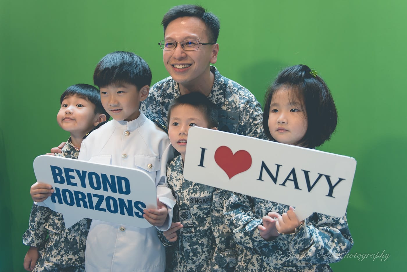 Chief of Navy taking photo with the cute kids at the photo booth